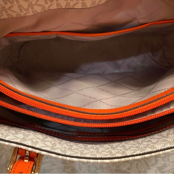 NWT Michael Kors Jet Set Front Pocket tote set in Vanilla and Clementine - Picture 16 of 16